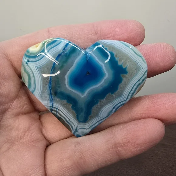 Blue Agate Crystal Heart - Picture 10 of 11